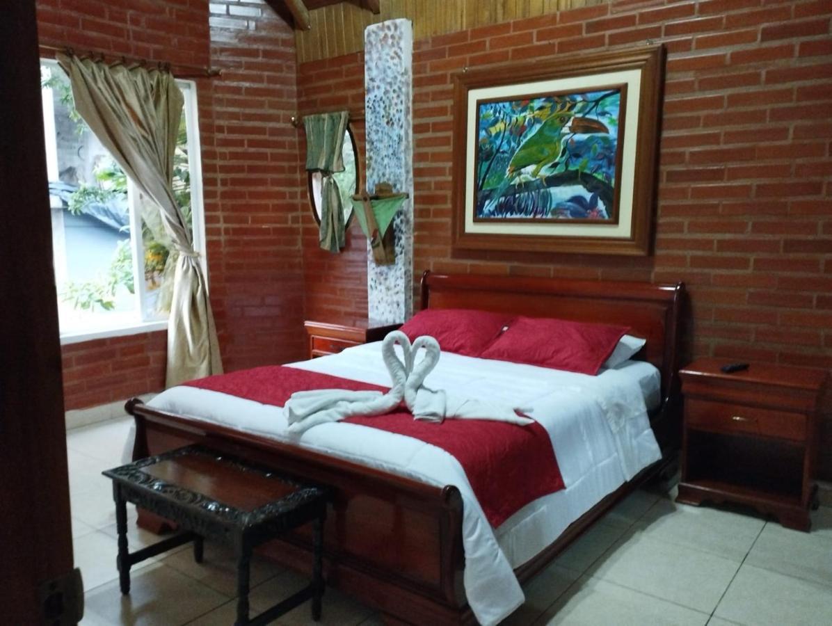 Casa Cultural Mindo Hotel Exterior photo